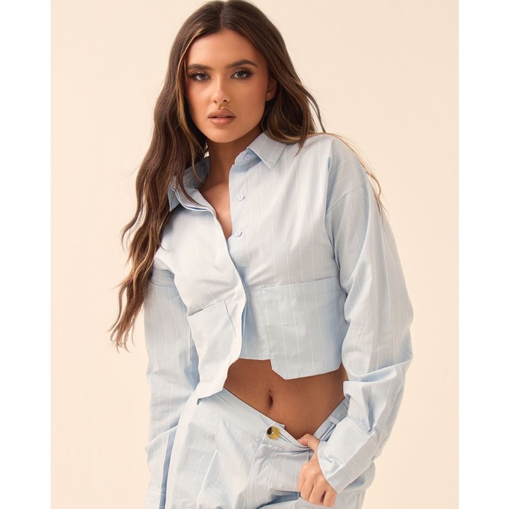 NWT Pretty Little Thing Blue Poplin Pinstripe Cropped Shirt